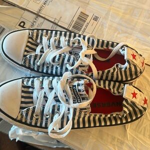Converse size 8, EUC. Women